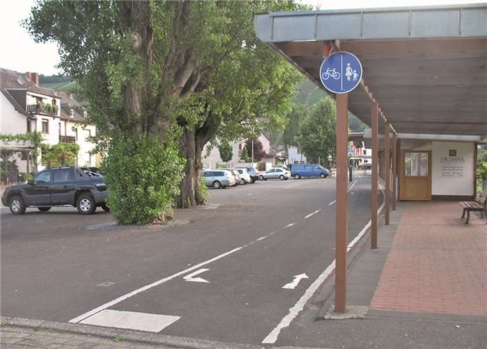 Der Weinbrunnenplatz an der Bundesstraße soll umgestaltet werden. WITE