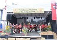 Der Weinfestsonntag in Walporzheim bietet ein traditionelles Programm, u.a. mit ...