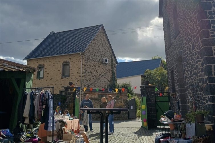 Der Wellinger Dorfflohmarkt.