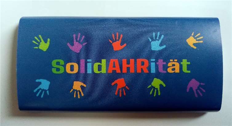 Der Weltladen Remagen-Sinzig hat mit der GEPA und dem Krupp-Verlag eine Sonderedition fairer Bio-Schokoladen unter dem Titel „SolidAHRität“ auf den Weg gebracht.