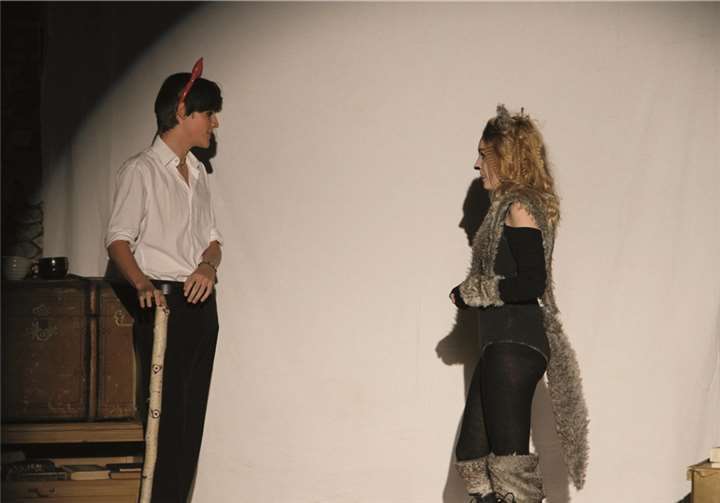 Der Werwolf und Hades, Liebe auf den ersten Blick.