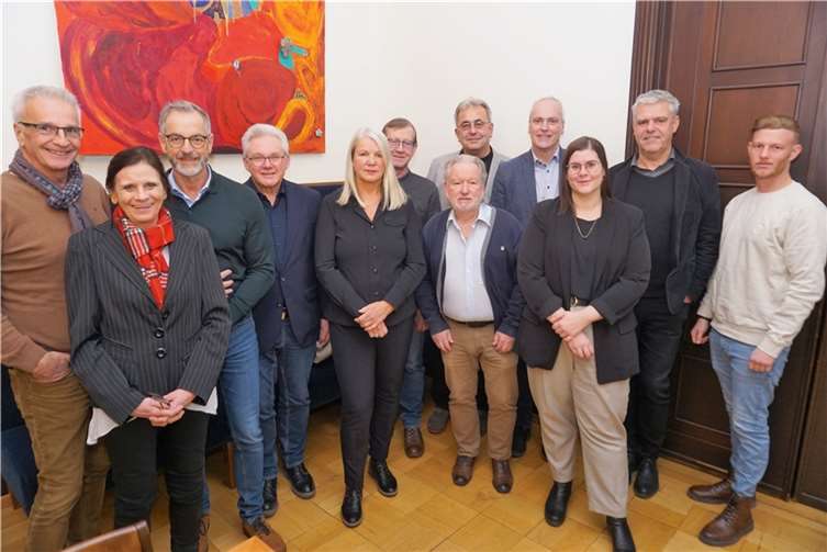 Der WiFo AK Standort blickt auf ein ereignisreiches Jahr 2023 zurück: Michael Gassen, Marion Blettenberg, Thomas Elzer, Hans Dieter Neuer, Eva Seeber, Lothar Klaus Melms, Andreas Burgfeld, Dr. Marcus Schultz, Frank Wolsfeld, Alexandra Rünz, Fred Häring und Michael Müller  Foto: WirtschaftsForum Neuwied e.V.