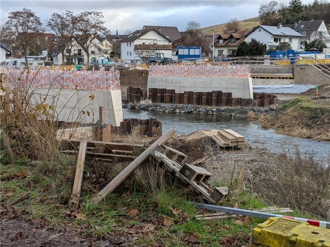 Der Wiederaufbau, hier die Bachemer Brücke, prägt den Haushalt 2026 der Kreisstadt.  Foto: GS