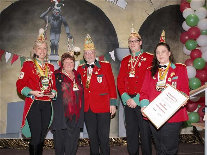 Der Willi-Hartung-Gedächtnispreis wurde an Maria Bachmann (2. v. l.), die Confluentia 1984, überreicht. US