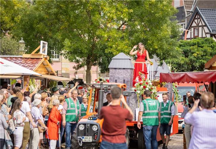Der Winzerfestzug ist einer der Höhepunkte der Weinwochen.  Foto: Dominik Ketz