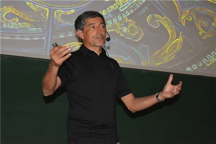 Der Wissenschaftsjournalist und Physiker Ranga Yogeshwar bekam die Ehrendoktorwürde verliehen. Foto: CF