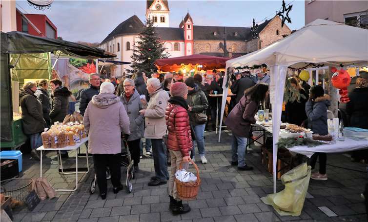 Der Wochenmarkt war gut besucht.