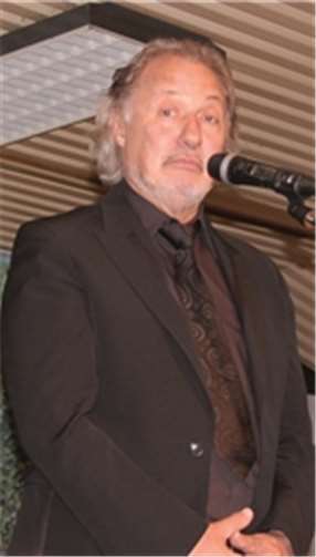 Der Wortakrobat Konrad Beikircher.