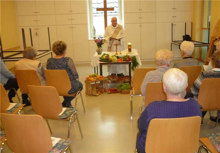 Der Wortgottesdienst stand im Zeichen des Erntedankfestes.Foto: W. Kempka