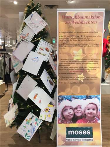 Der Wunschbaum steht im Erdgeschoss des Kaufhauses. privat