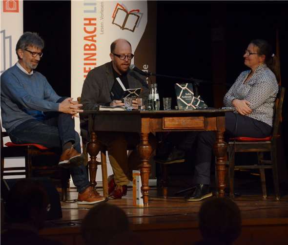 Der Wuppertaler Schauspieler Michael Baute las in Gesellschaft von Günter Detro und Moderatorin Christel Engeland ausgewählte Passagen aus SoKo Ausbruch.