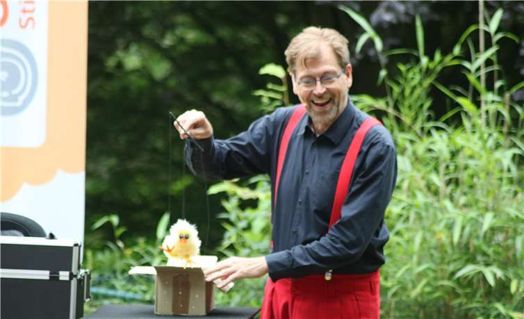 Der Zauberer sorgte für staunende Kinderaugen.