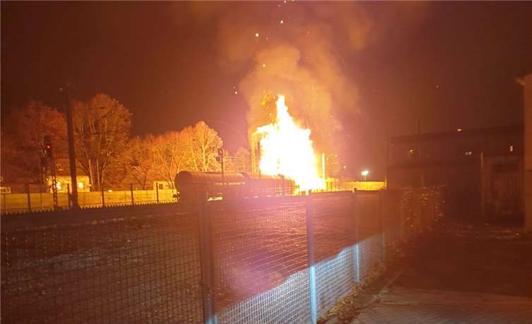 Der Zug mit drei brennenden Waggons stoppte im Güterbahnhof Unkel. Fotos: Bundespolizeiinspektion Trier