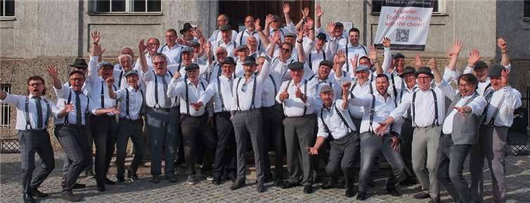 Der Zusammenhalt und die gute Stimmung in der „Chorfamilie“ geben allen Grund, gut gelaunt und mit großer Freude ins neue Jahr zu blicken. privat