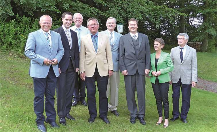 Der Zusammenschluss der beiden Bezirksverbände Koblenz und Tirer zu künftig nur noch einem machte Neuwahlen des Vorstands erforderlich. Vorsitzender des neuen Bezirksverbands ist der Lahnsteiner Oberbürgermeister Peter Labonte (l.). privat