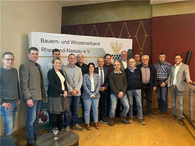 Der aktuelle Kreisvorstand mit der Wahlleiterin RA Barbara Wolbeck, Bauern- und Winzerverband Rheinland-Nassau e.V. (3.v.l.)..  Foto:privat