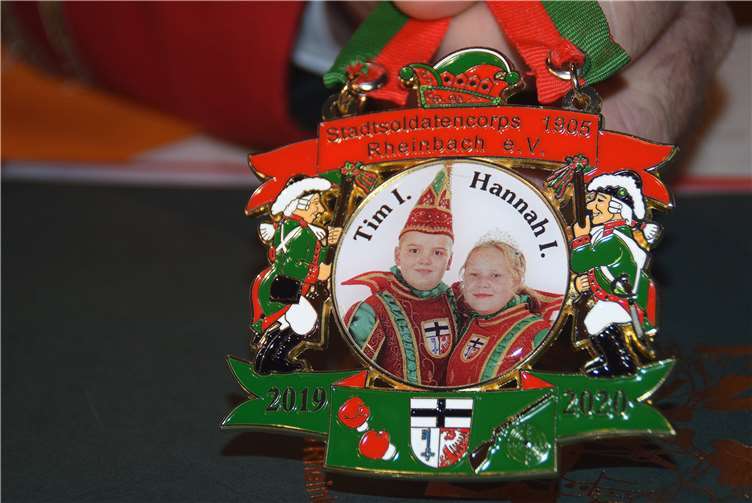 Der aktuelle Sessionsorden des Kinderprinzenpaares.