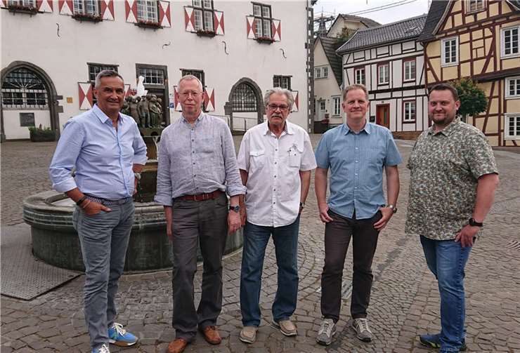 Der aktuelle Vorstand der FWG Linz am Rhein besteht aus Ralf Kirschbaum (2. Vorsitzender), Roland Thees (Kassierer), Michael Schneider (1. Vorsitzender), Jörg Klapdohr (Beisitzer), Andreas Salz (Geschäftsführer) (v. l. n. r.).  Foto: FWG Linz