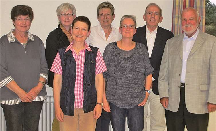 Der aktuelle Vorstand des Fördervereins Sankt Genovefa (v.l.n.r.): Karin Charlier, Beisitzerin, Agnes Lucas, Beisitzerin, Susanne Schmitz, Vorsitzende, Edeltrud Meid, Schriftführerin, Ute Schmitz, Kassiererin, Gustav Hoffmann, stellvertretender Vorsitzender und Stephan Augst, Beisitzer. privat