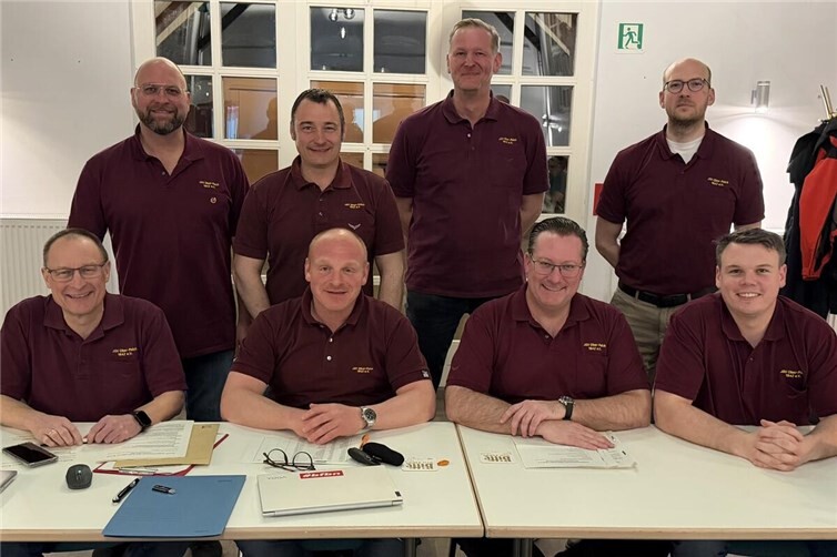 Der aktuelle Vorstand des Junggesellenvereins Ober-Polch 1842 e.V., v.l.n.r. hinten Carsten Müller, Ralf Gail, Markus Dams, Timo Ahlers, vorne: Walter Weber, Stefan Reck, Gino Gilles und Martin Groß (es fehlt Markus Münch).