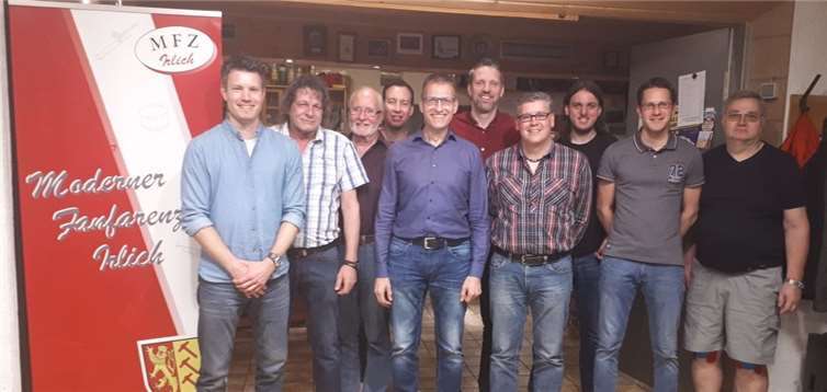 Der aktuelle Vorstand (v.li.n.re.): Christian Krechel, Jürgen Hünerfeld, Bernward Schmitz, Michael Kaap, Geschäftsführer Edgar Ehrhardt, Vorsitzender Carsten von der Lippe, Maik Elberskirch, Stefan Wertgen, Stefan Krechel und Kassierer Bernd Wertgen. privat