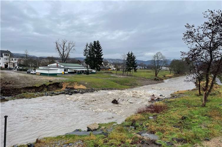Der aktuelle Wasserstand der Ahr in Sinzig. Foto: ROB
