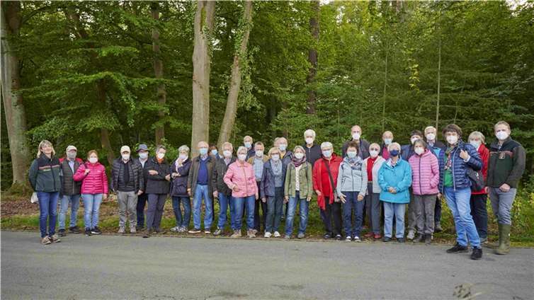 Der aktuelle Zustand des Waldes und die sich daraus ergebenden Zukunftsplanungen wurden sehr anschaulich erläutert.Foto: BUGA-Freunde Koblenz, Ernst Dolkemeier
