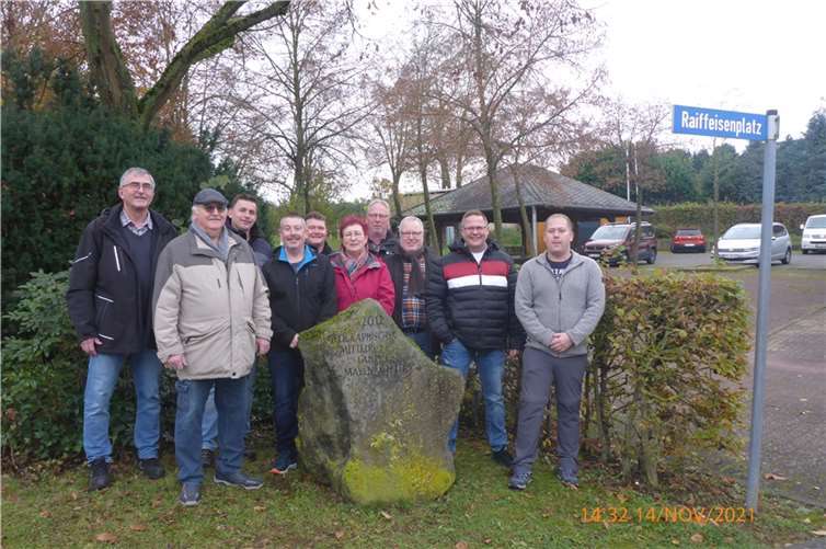 Der aktuellen Vorstand der „IGR“ Mitte November 2021 auf dem Dorfplatz in Ruitsch, direkt gegenüber der Baustelle des neuen Bürgerhauses: v.li.. Günter Martin, Peter Löhr, Werner Schmitz, Rolf Setz, Uwe Karolczak, Heidi Adams, Rudi Rühle, Dirk Hegel, Andree Garmiyn und Pierre Schäfer.Foto: privat