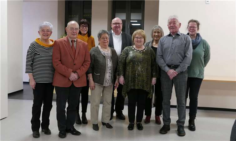 Der alte Vorstand und die Jubilare stellten sich zum Erinnerungsfoto auf.Fotos: privat