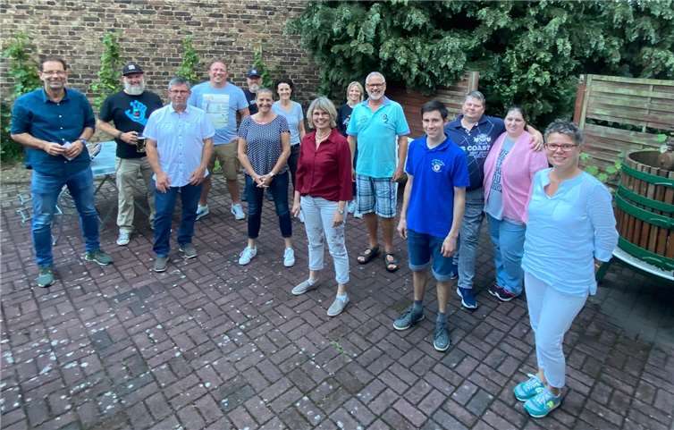 Der alte Vorstand wurde von den Anwesenden einstimmig entlastet; der neue Vorstand gewählt und die damit verbundene Satzungsänderung beschlossen.Foto: privat