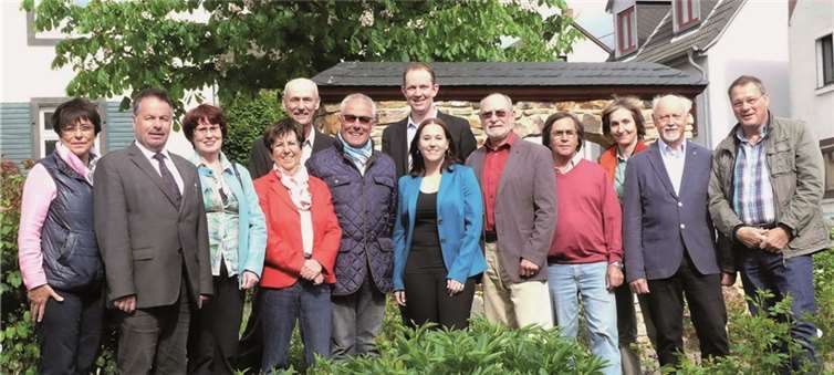 Der alte und der neue Vorstand der Rosenfreunde Löhndorf.privat