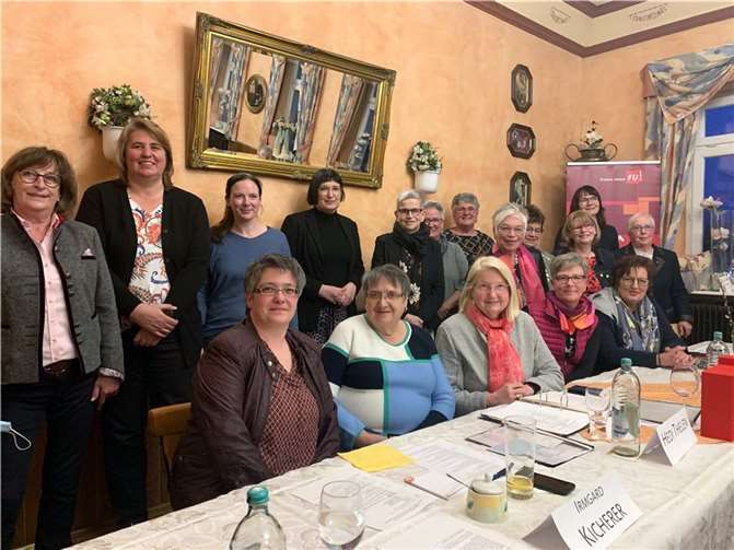 Der alte und neu gewählte Vorstand der Frauen Union Mayen-Koblenz. Quelle: Frauen Union Mayen-Koblenz
