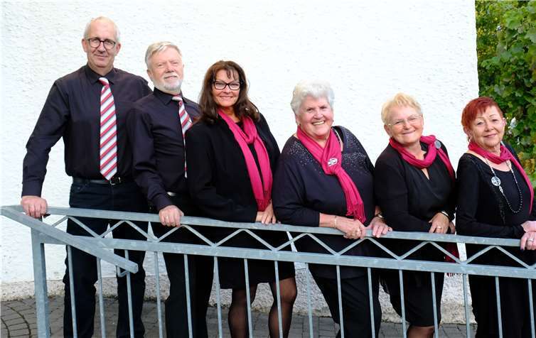 Der alte und neue Vorstand der Chorgemeinschaft v.l.: Kurt Heuser, Joachim Fiege, Angela Weih, Roswitha Braun, Brigitte Nagel und Hedy Thull. Copyright: Resi Schwerter