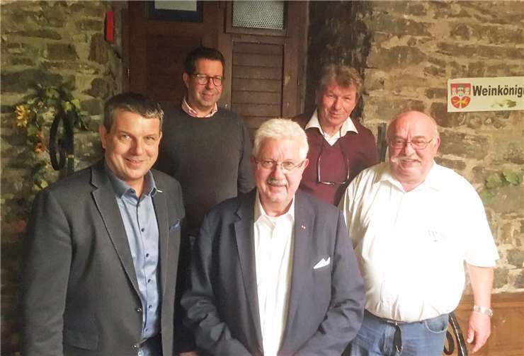 Der alte und neue Vorstand der Weinbaugemeinschaft Remagen.Fotos: AB