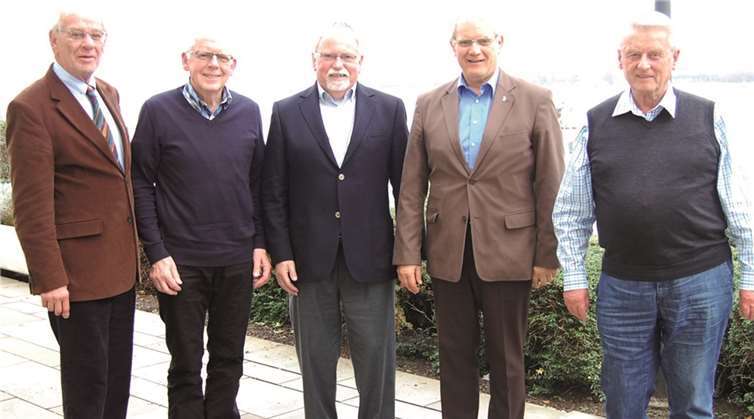 Der alte und neue Vorstand des Fördervereins und der Heimleiter. Dr. Gerhard Gritze, Franz-Heiner Butenkemper, Werner Heer, Hermannjosef Berg, Peter Krahforst (v.l.). -FA-