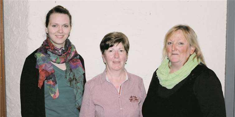Der alte und neue Vorstand (v.l.) Daniela Dedenbach, Monika Schneider und Gabi Bockshecker.  Privat