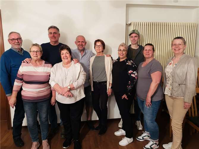 Der alte und neue Vorstand (v.l.): Helmut Müller, Brunhilde Dümler, Tom Mayer, Ute Genn, Michael Wagner, Roswitha Müller, Anke Wagner, Bernd Ginsterblum, Sabrina Riedl und Anja Langenbahn. Es fehlen: Helma Weinand, Egon Fuhrmann und Laura Ginsterblum. Foto: privat