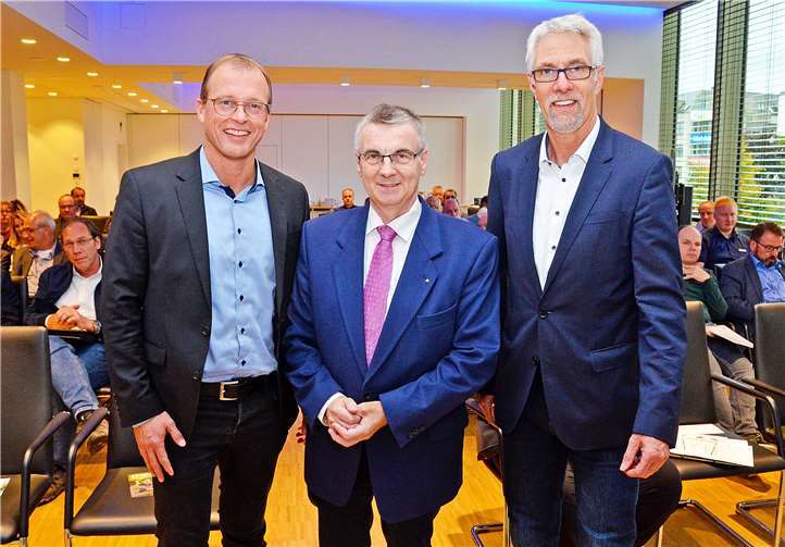 Der alte und neugewählte REMET-Verbandsvorstand, Landrat Dr. Alexander Saftig (Mitte) und sein Stellvertreter Jörg Lempertz (l) gemeinsam mit REMET-Geschäftsführer Henning Schröder.Foto: Kreisverwaltung/Morcinek