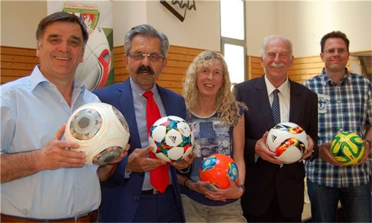 Der alte und wiedergewählte Verbandsjugendausschuss mit dem Vorsitzenden Peter Lipkowski (2. von rechts), dem stellvertretenden Vorsitzenden Helmut Hohl (2. von links) sowie den Beisitzern Manfred Kühne (links), Petra Retterath-Wagner und Tino Zengler. privat