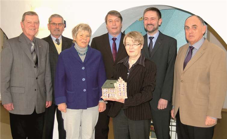 Der alte und zugleich neue Vorstand (v. r): Friedhelm Haas, Dr. Swen Holger Brunsch, Dr. Maria Burger, Georg Henning, Elke Marion Utecht, Klaus Peter Scholz und Konrad Biewald.Privat