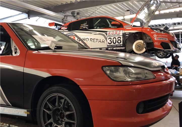 Der altehrwürdige 306 S16 zusammen mit dem 308 in neuem Design. Jürgen Nett