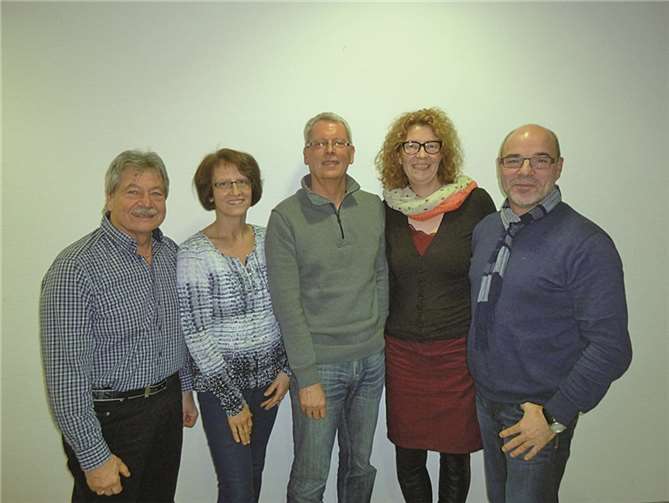 Der alte/neue Vorstand des „Freizeit-Sport-Club der Bundeswehr Mayen-Mendig e. V. (v.re.): Ewald Haberland (Geschäftsführer), Gertrud Schmitz (Schatzmeisterin), Karl Heinz Braun (Erster Vorsitzender), Ursel Kummerz (Schriftführerin) und Dieter Schmitz (2. Vorsitzender). privat