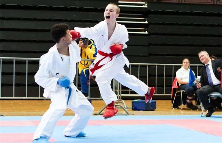 Der amtierende Deutsche Meister Alexander Buchheim (KSV Wirges) (r.).
