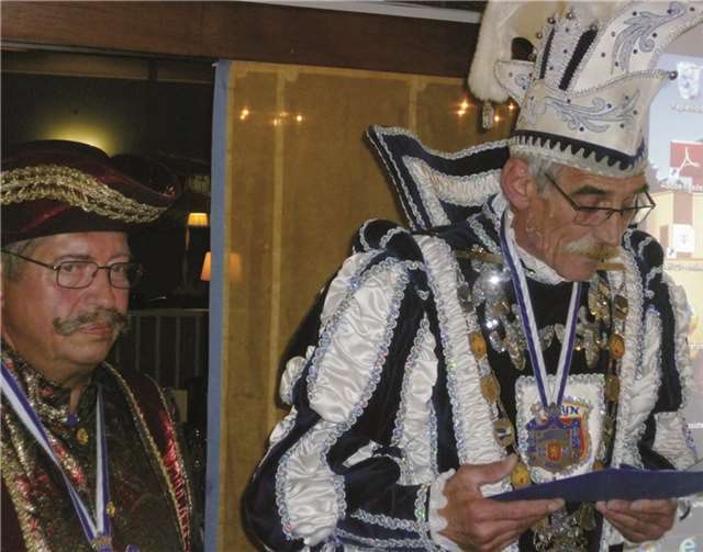 Der amtierende Prinz Rolf Barthel mit Hofmarschall Roman Hörter.
