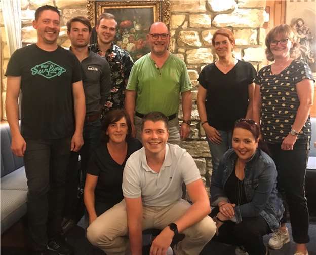 Der amtierende Vorstand des TV Rieden 1913, hinten v.l.n.r.: Marco Kowall, Louis Lischwe, Moritz Schumacher, Andreas Doll, Anja Durben, Sabine Reuter, vorne v.l.n.r.: Sandra Hinz, Daniel Schomisch, Daniela Kranz (auf dem Foto fehlt: Jakob Schumacher).Foto: privat