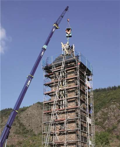 Der aufgearbeitete Wetterhahn wurde wieder zurückgesetzt. privat