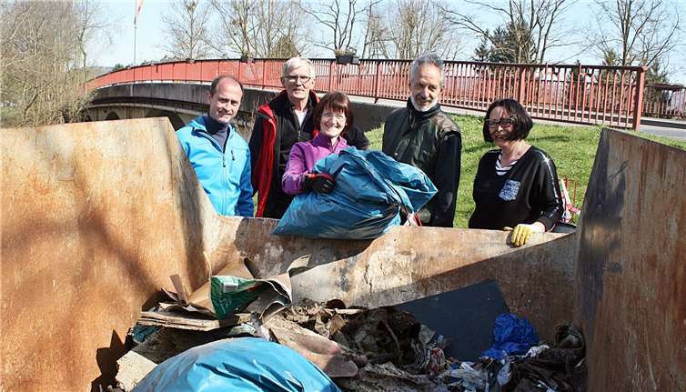 Der aufgestellte Container war schnell gefüllt.