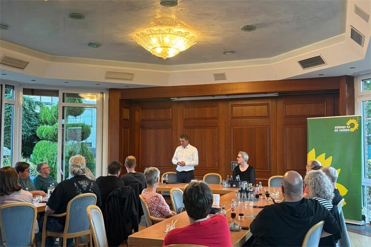 Der aufschlussreichen Analyse des Landtagsabgeordneten folgte ein rege Diskussion mit allen Teilnehmenden