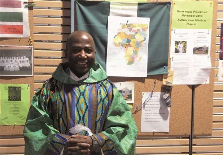 Der aus Nigeria stammende Kooperator Ngolit William unterstützt den Eine-Welt-Ausschuss beim Bau einer Krankenstation in Pankshin. privat