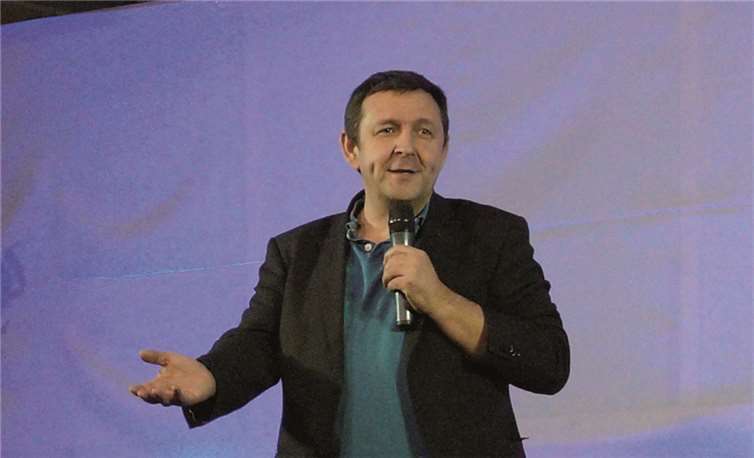 Der aus vielen Fernsehauftritten bekannte Comedian Horst Fyrguth hatte mit seinem Programm in Treis-Karden Premiere. TT